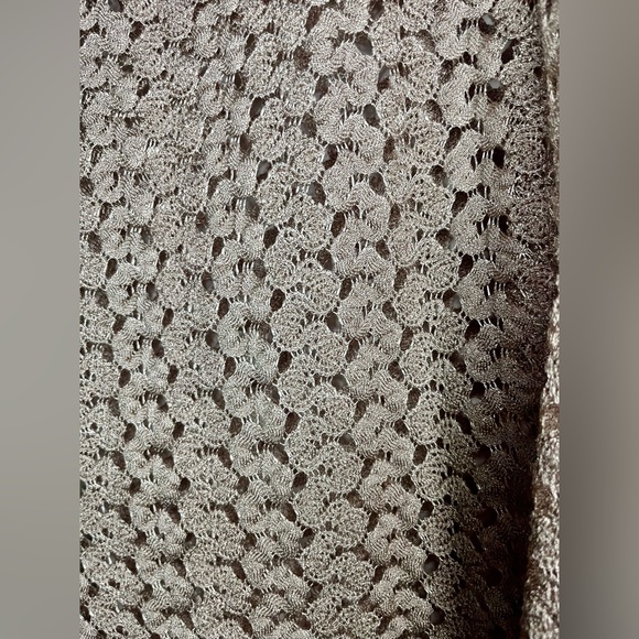 Woman’s beige sweater blouse. - Picture 8 of 11